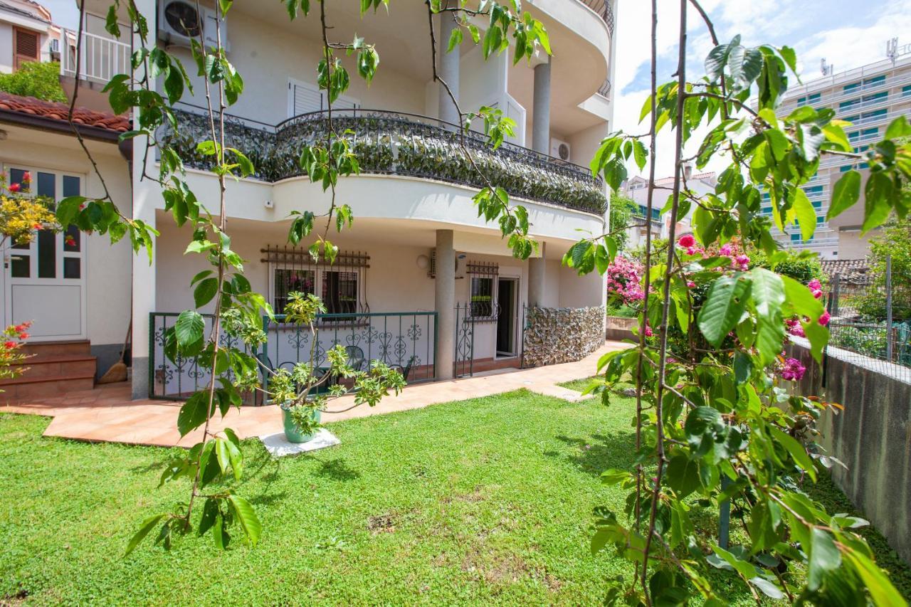 Apartments Cvjetni Dvori Макарська Екстер'єр фото