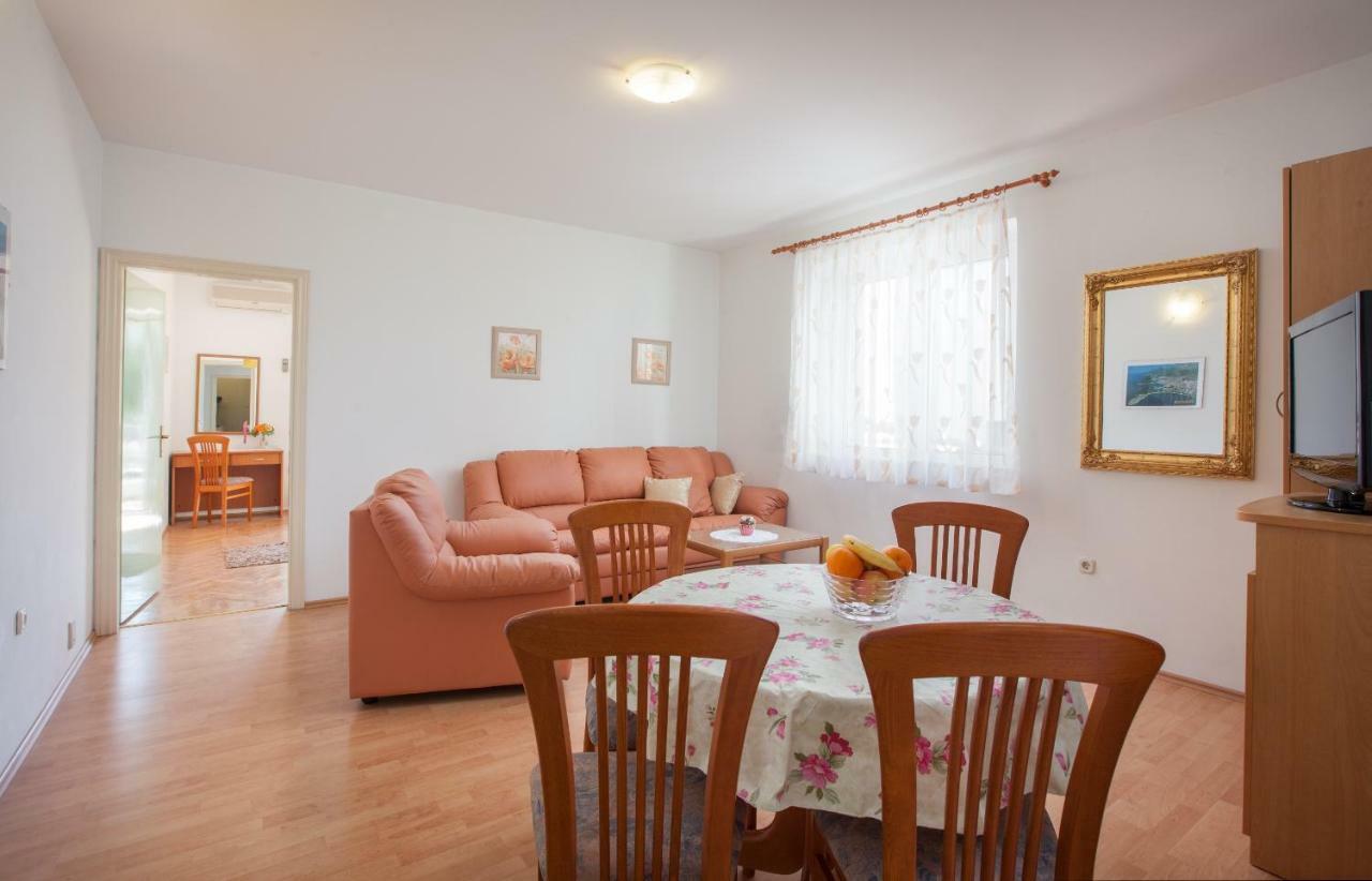 Apartments Cvjetni Dvori Макарська Екстер'єр фото