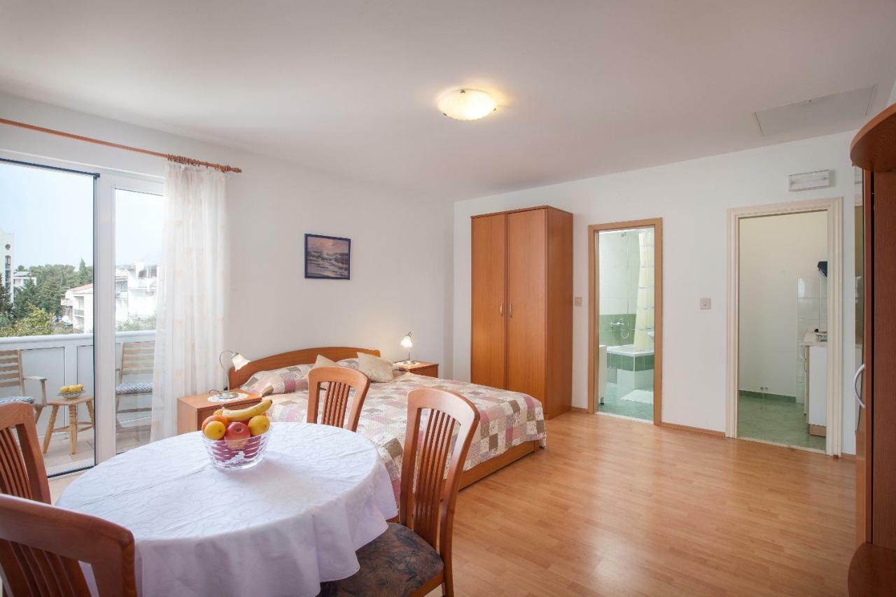 Apartments Cvjetni Dvori Макарська Екстер'єр фото