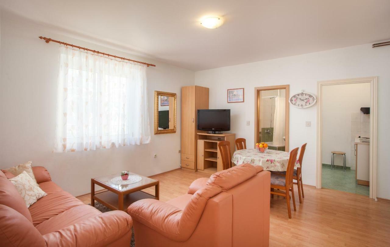 Apartments Cvjetni Dvori Макарська Екстер'єр фото