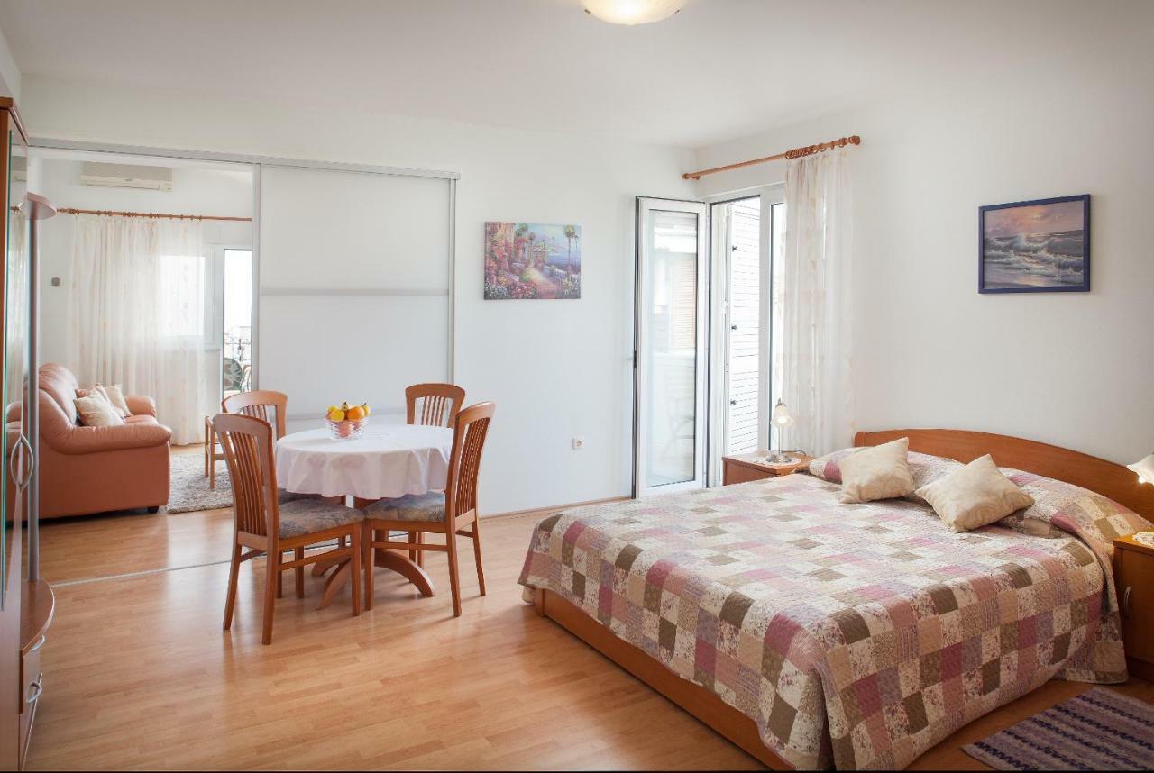 Apartments Cvjetni Dvori Макарська Екстер'єр фото