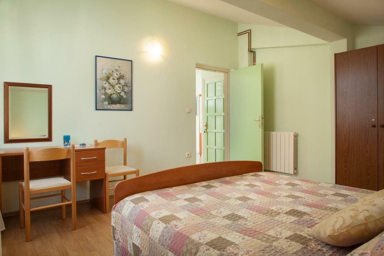 Apartments Cvjetni Dvori Макарська Екстер'єр фото