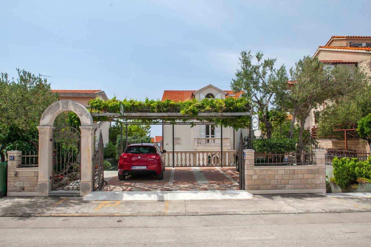 Apartments Cvjetni Dvori Макарська Екстер'єр фото