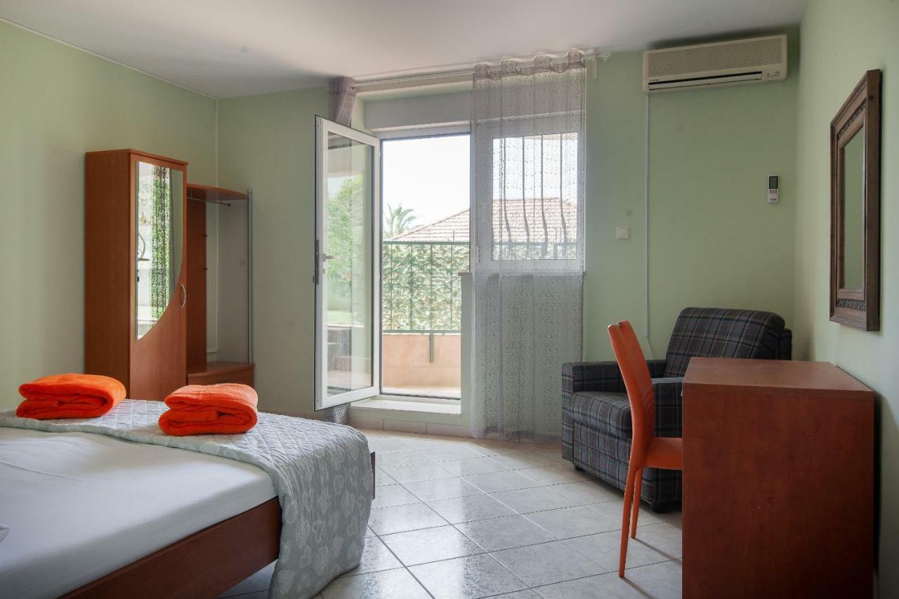Apartments Cvjetni Dvori Макарська Екстер'єр фото