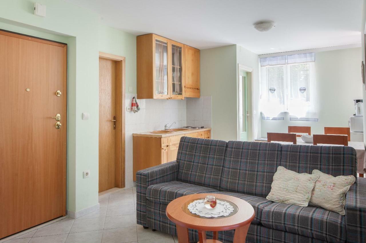 Apartments Cvjetni Dvori Макарська Екстер'єр фото